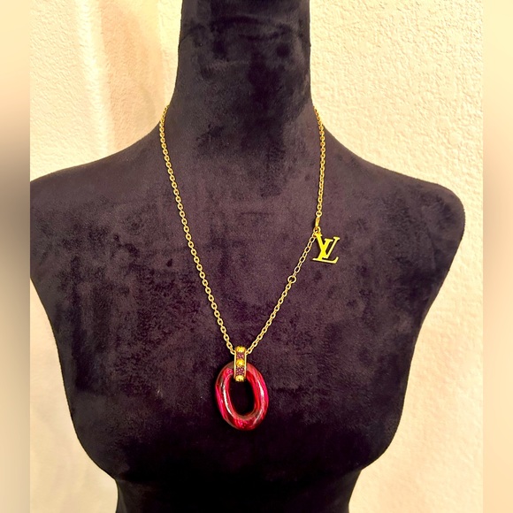 Louis Vuitton Pendant Gimme a clue Necklace LV Gold - Picture 15 of 15